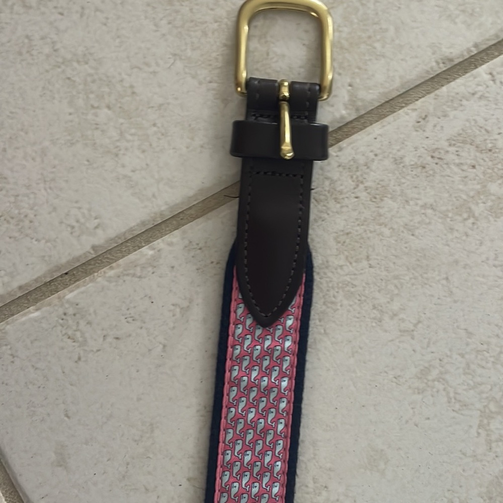 Vineyard vines belt